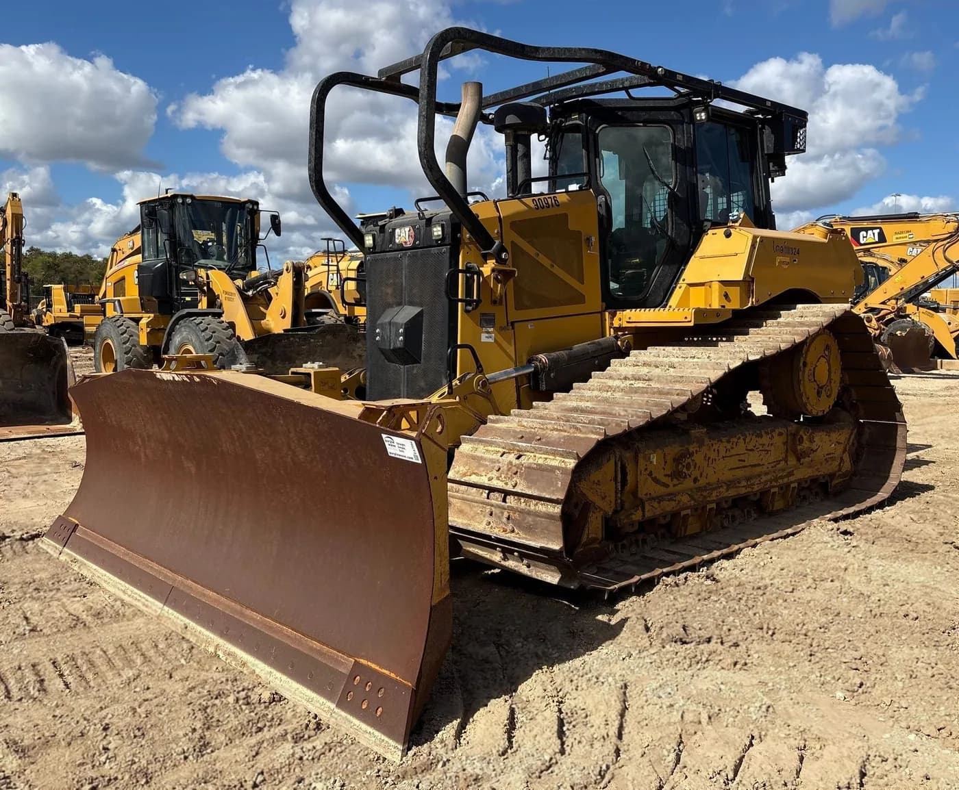 Caterpillar D6 LGP dozer listed by Heavy Duty Export